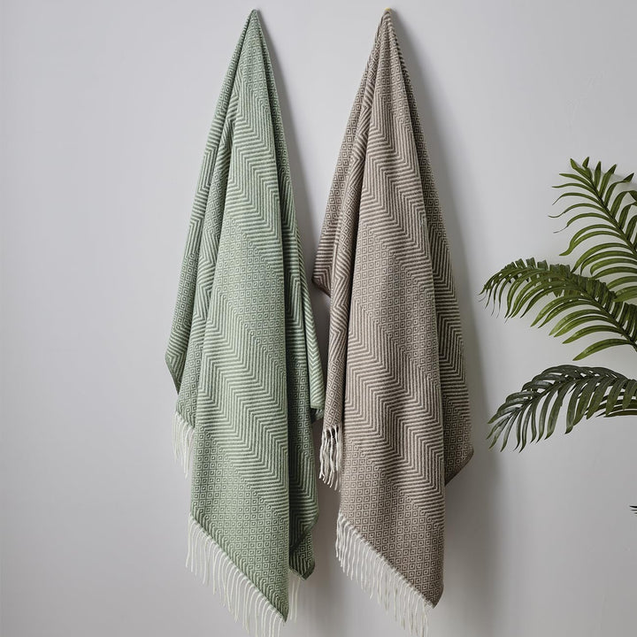 50"X60" Farmhouse Breathable Soft and Warm Classic Throw Blanket for Sofa Couch Bed, Faux Cashmere Home Decoration Throw with Tassles (Coffee) - Just Closeouts Canada Inc.