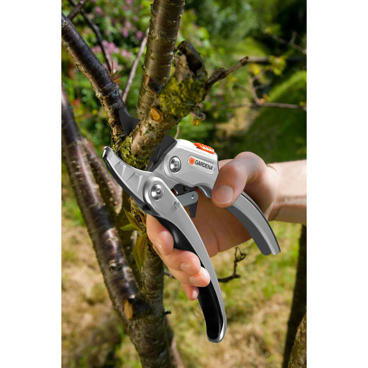 GARDENA Comfort Ratchet Secateurs (Pruners) SmartCut