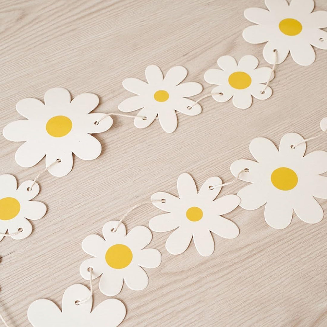 Daisy flower paper garland details