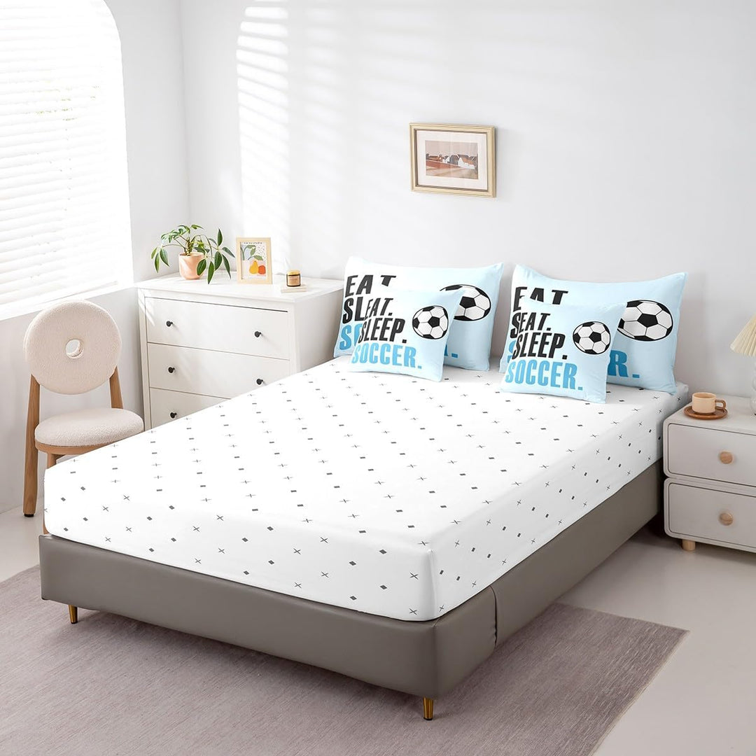 Alternate view of fitted sheet and pillowcases