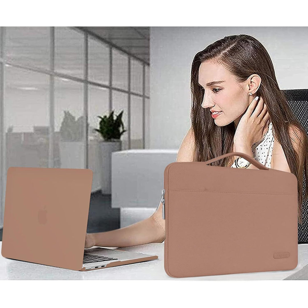 Caramel-brown 13.6-inch Air hard-shell and sleeve kit, photo 6