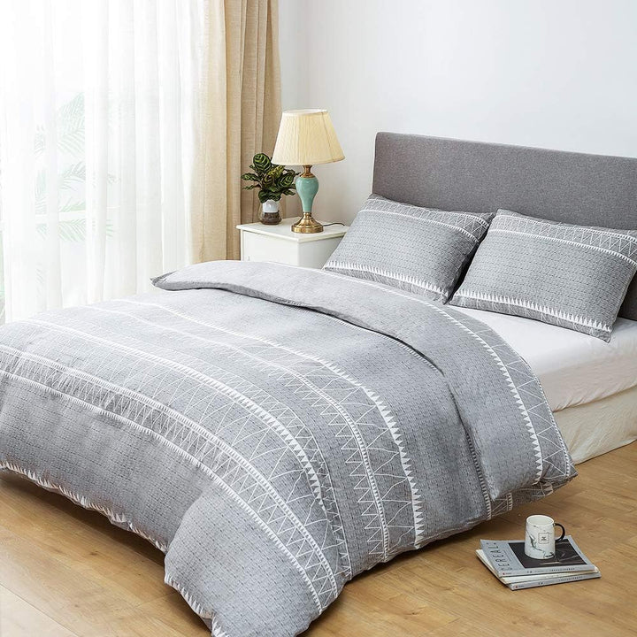Lekesky Duvet Cover Queen, Microfiber Comforter Queen Set, 3 Pieces Breathable Queen Bedding Sets with Zipper Closure and Corner Ties, Grey Striped - Just Closeouts Canada Inc.