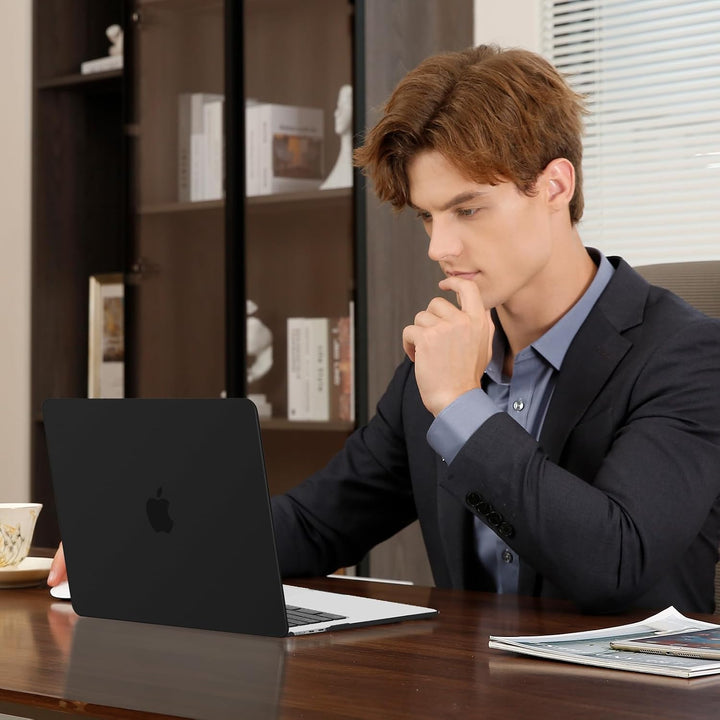 Black Hard-Shell Case for 13.6-Inch Air, product view 4