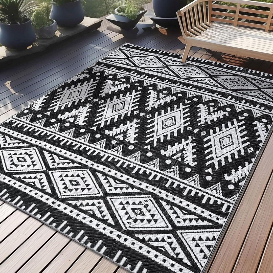 OLANLY Waterproof Outdoor Rug 5x8 ft, Reversible Plastic Straw Patio Camping Rugs, Large Foldable Outdoor Carpet Deck Rugs for Patio, RV, Outside Entry, Backyard, Bench, Picnic, Black & White - Just Closeouts Canada Inc.