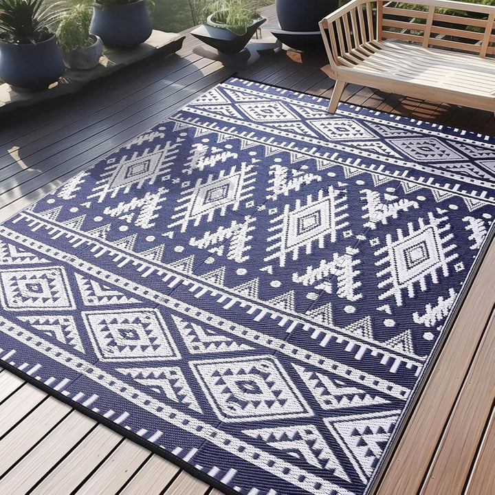 OLANLY Waterproof Outdoor Rug 6x9 ft, Reversible Plastic Straw Patio Camping Rugs, Large Foldable Outdoor Carpet Deck Rugs for Patio, RV, Outside Entry, Backyard, Bench, Picnic, Navy & White - Just Closeouts Canada Inc.
